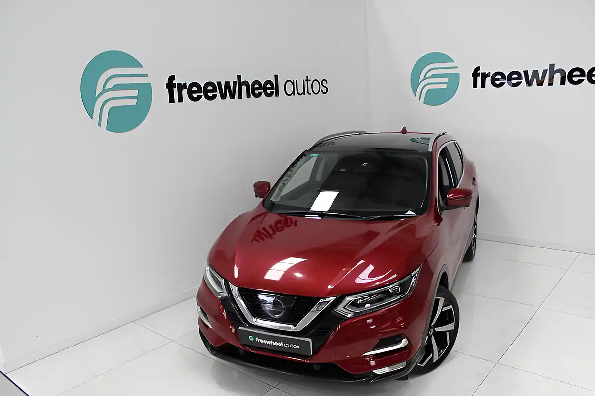 Used 2017 Nissan Qashqai Tekna Red - Interior and Exterior details 6