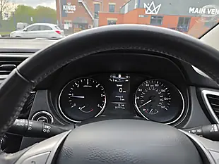Used 2017 Nissan Qashqai Tekna Red - Interior and Exterior details 11