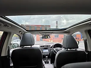 Used 2017 Nissan Qashqai Tekna Red - Interior and Exterior details 13