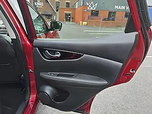 Used 2017 Nissan Qashqai Tekna Red - Interior and Exterior details 14