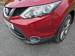 Used 2017 Nissan Qashqai Tekna Red - Interior and Exterior details 16