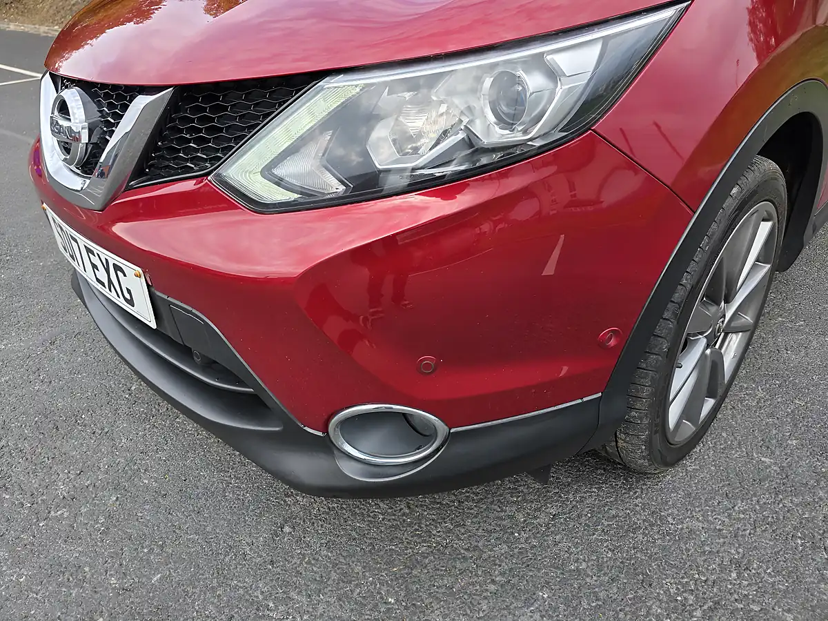 Used 2017 Nissan Qashqai Tekna Red - Interior and Exterior details 16