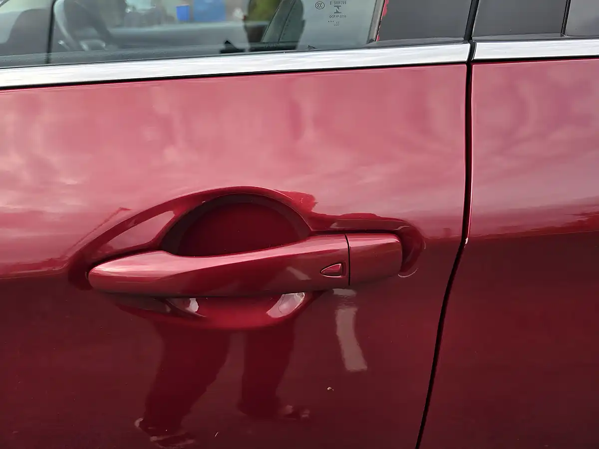 Used 2017 Nissan Qashqai Tekna Red - Interior and Exterior details 17
