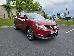 Used 2017 Nissan Qashqai Tekna Red - Interior and Exterior details 2