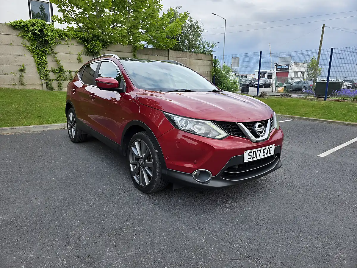 Used 2017 Nissan Qashqai Tekna Red - Interior and Exterior details 2