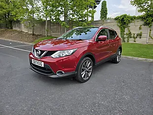 Used 2017 Nissan Qashqai Tekna Red - Interior and Exterior details 3