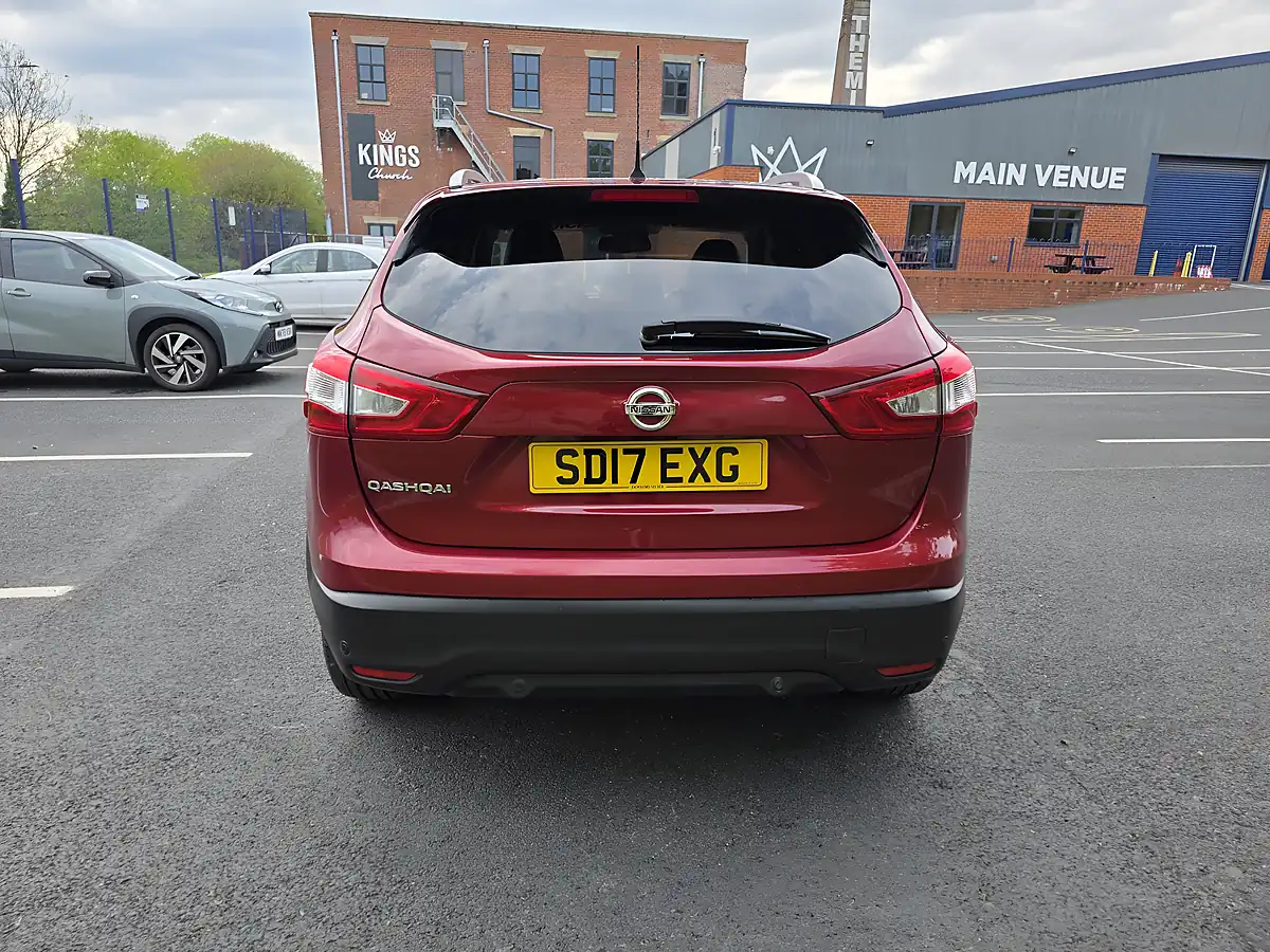 Used 2017 Nissan Qashqai Tekna Red - Interior and Exterior details 7