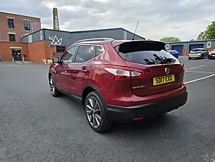Used 2017 Nissan Qashqai Tekna Red - Interior and Exterior details 8