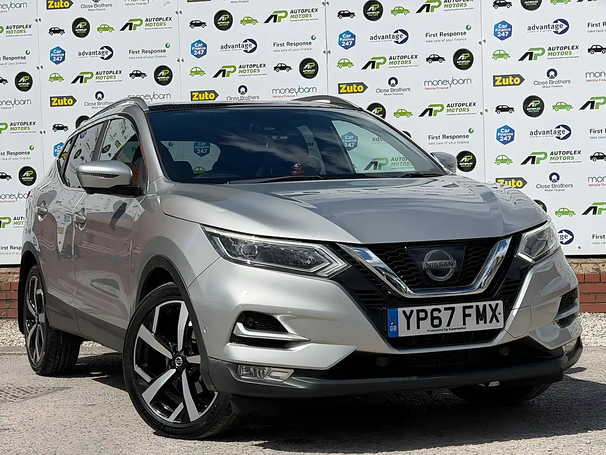 Used 2017 Nissan Qashqai Tekna+ Silver - Front View