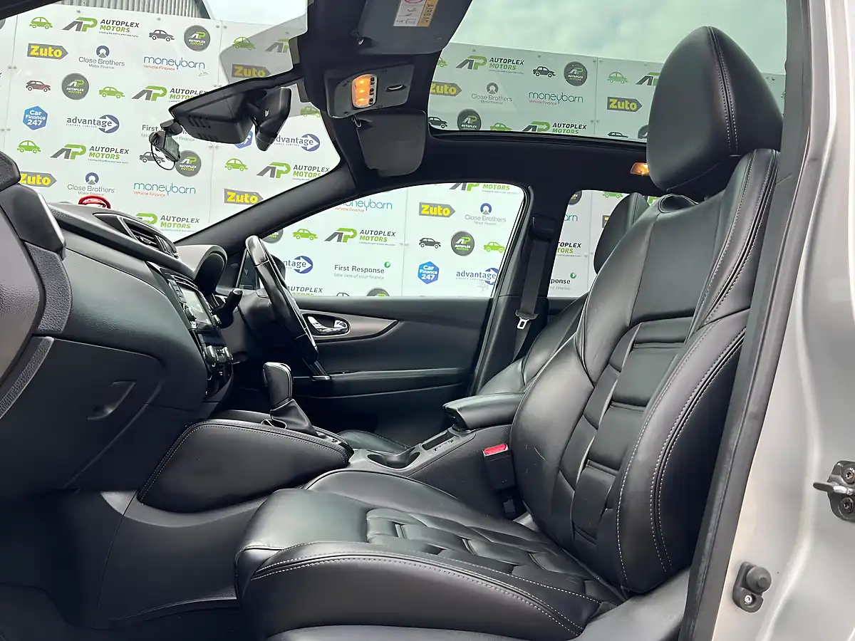 Used 2017 Nissan Qashqai Tekna+ Silver - Interior and Exterior details 12