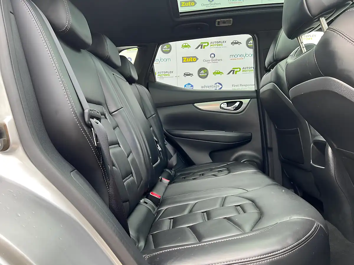 Used 2017 Nissan Qashqai Tekna+ Silver - Interior and Exterior details 13