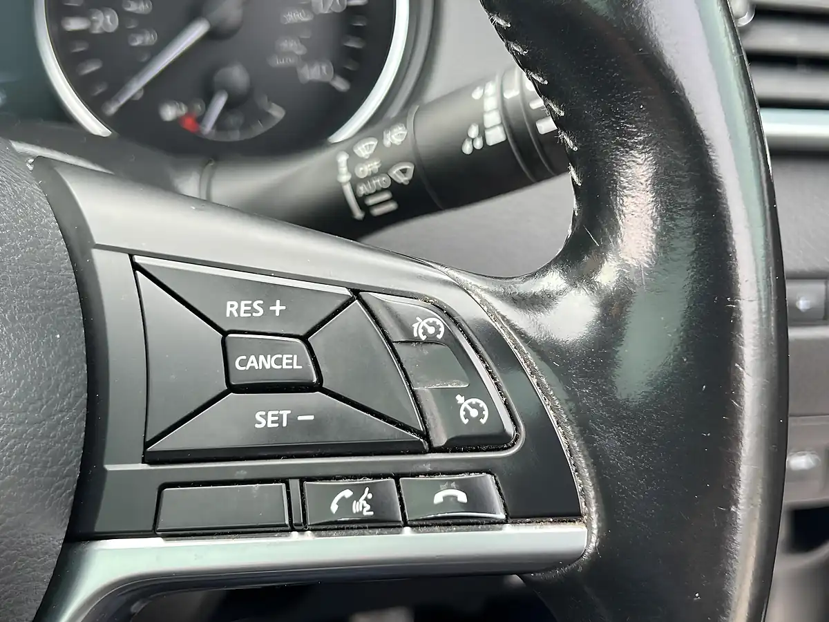 Used 2017 Nissan Qashqai Tekna+ Silver - Interior and Exterior details 20
