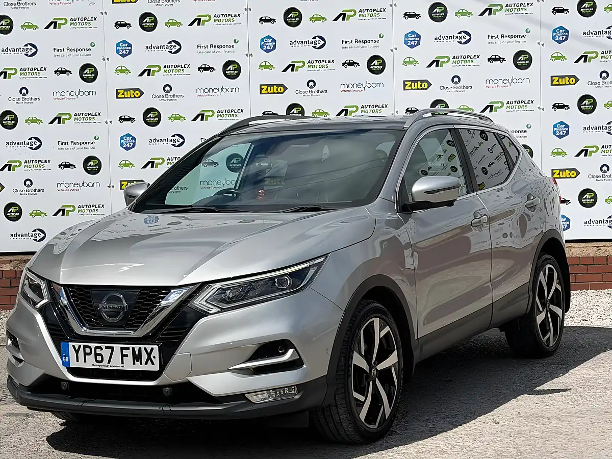 Used 2017 Nissan Qashqai Tekna+ Silver - Interior and Exterior details 4