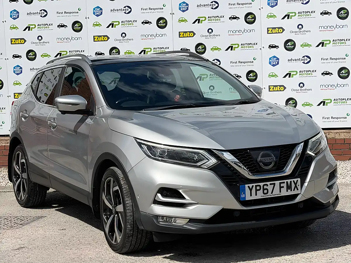 Used 2017 Nissan Qashqai Tekna+ Silver - Interior and Exterior details 6