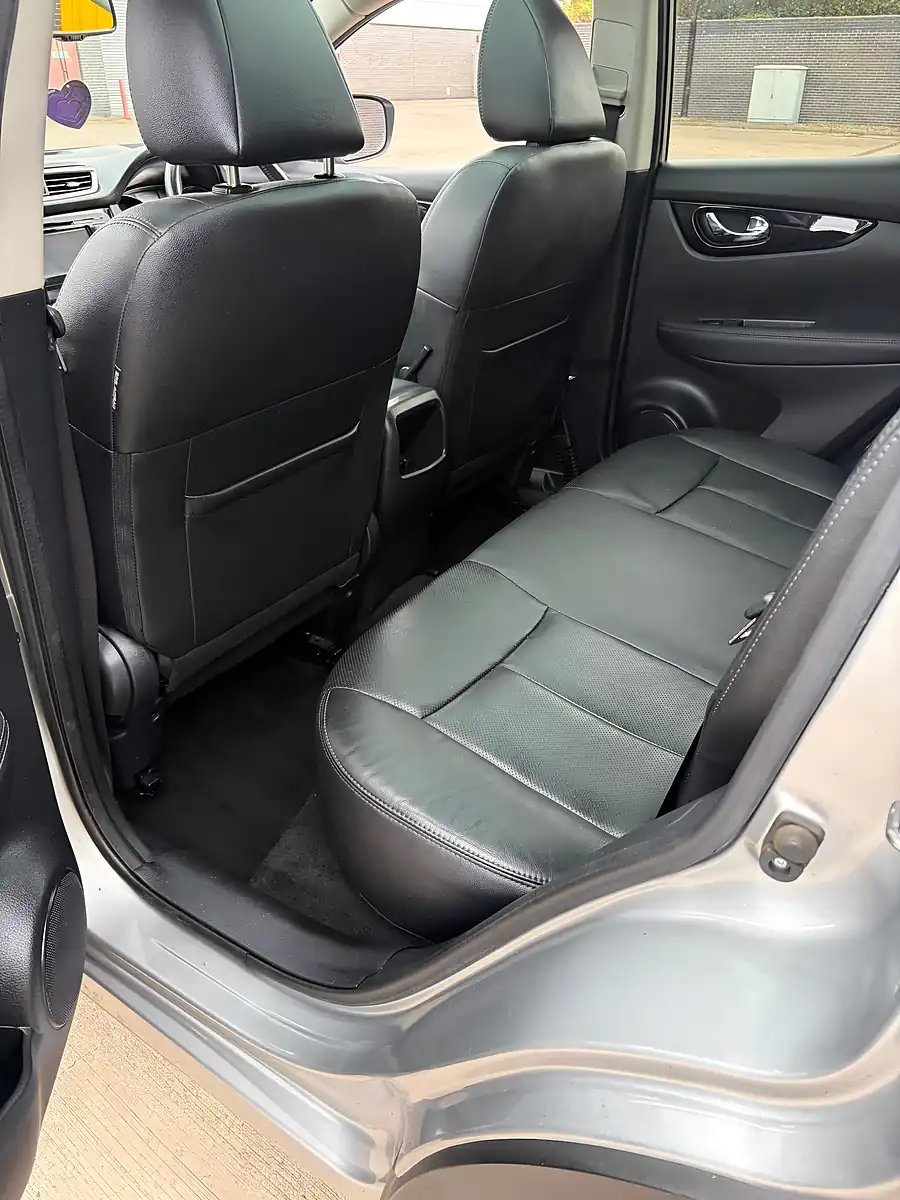 Used 2017 Nissan Qashqai Tekna Silver - Interior and Exterior details 10