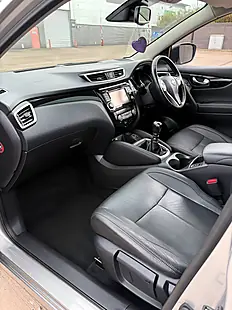 Used 2017 Nissan Qashqai Tekna Silver - Interior and Exterior details 11