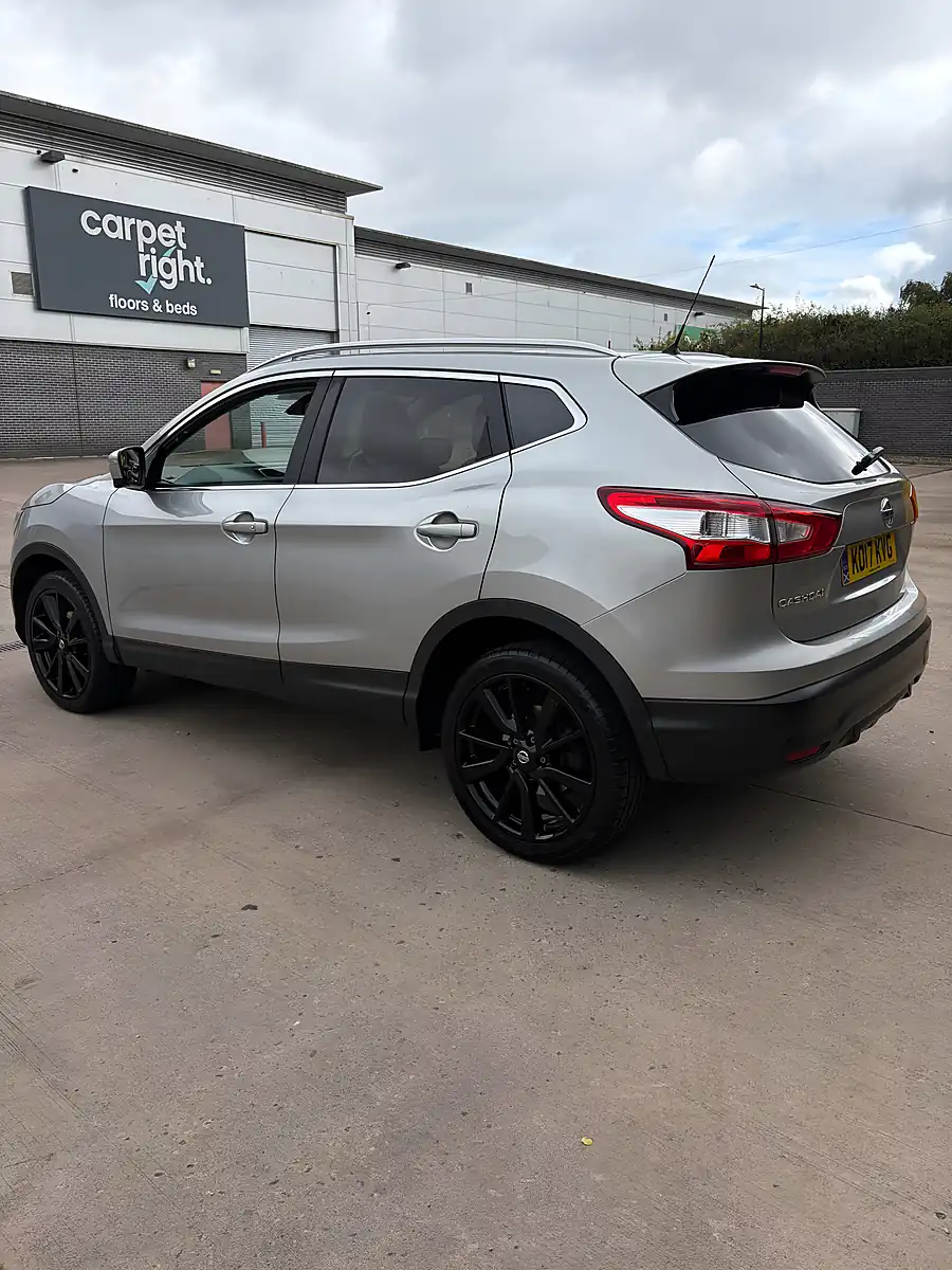 Used 2017 Nissan Qashqai Tekna Silver - Interior and Exterior details 3