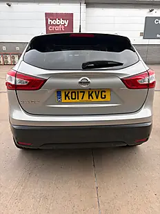 Used 2017 Nissan Qashqai Tekna Silver - Interior and Exterior details 4