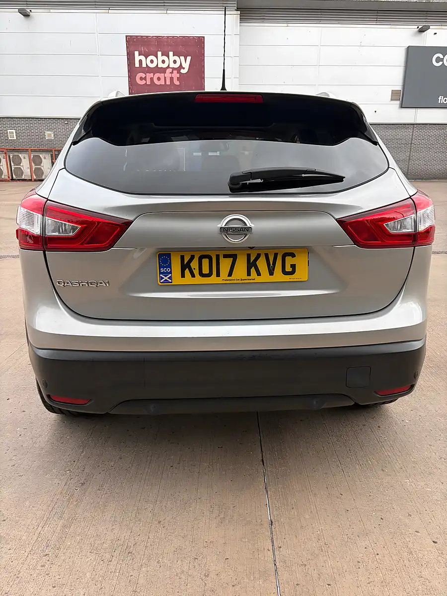 Used 2017 Nissan Qashqai Tekna Silver - Interior and Exterior details 4