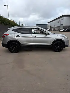 Used 2017 Nissan Qashqai Tekna Silver - Interior and Exterior details 6