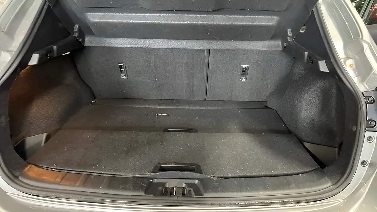 Used 2017 Nissan Qashqai Tekna Silver - Interior and Exterior details 10