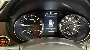 Used 2017 Nissan Qashqai Tekna Silver - Interior and Exterior details 13