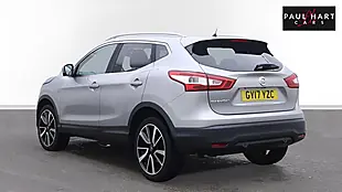 Used 2017 Nissan Qashqai Tekna Silver - Interior and Exterior details 4
