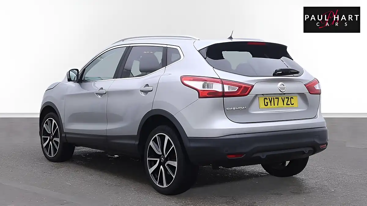 Used 2017 Nissan Qashqai Tekna Silver - Interior and Exterior details 4