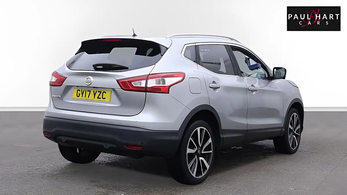 Used 2017 Nissan Qashqai Tekna Silver - Interior and Exterior details 6