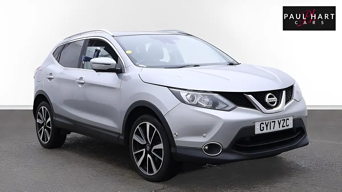 Used 2017 Nissan Qashqai Tekna Silver - Interior and Exterior details 8