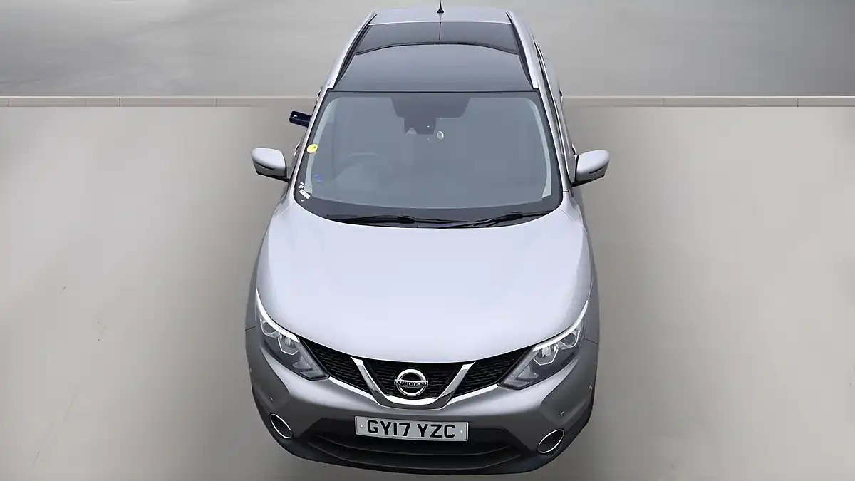 Used 2017 Nissan Qashqai Tekna Silver - Interior and Exterior details 9