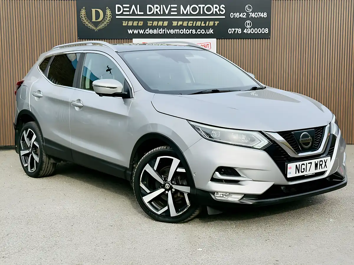 Used 2017 Nissan Qashqai Tekna Silver - Front View