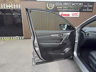 Used 2017 Nissan Qashqai Tekna Silver - Interior and Exterior details 11