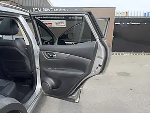 Used 2017 Nissan Qashqai Tekna Silver - Interior and Exterior details 12