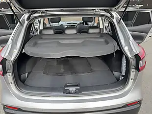 Used 2017 Nissan Qashqai Tekna Silver - Interior and Exterior details 14