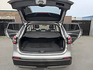 Used 2017 Nissan Qashqai Tekna Silver - Interior and Exterior details 15