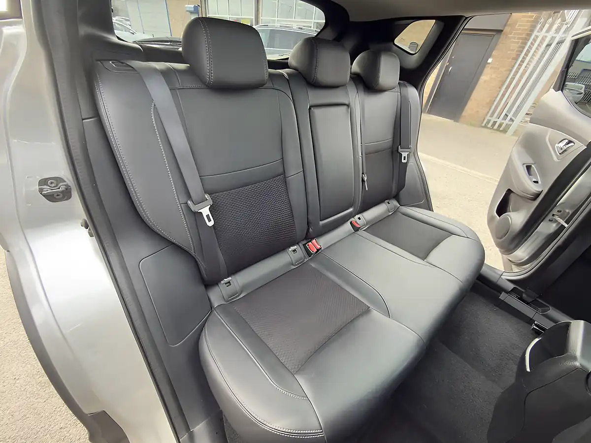 Used 2017 Nissan Qashqai Tekna Silver - Interior and Exterior details 17