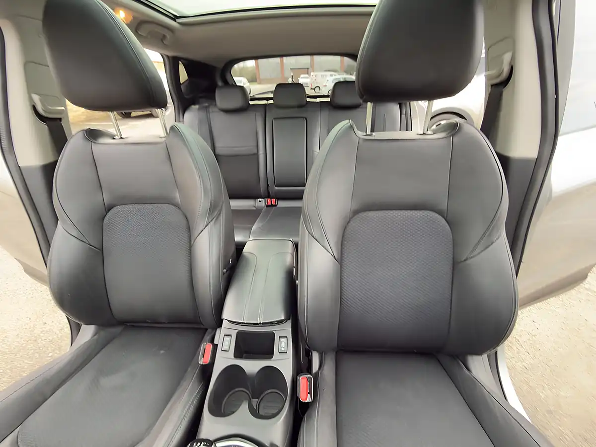 Used 2017 Nissan Qashqai Tekna Silver - Interior and Exterior details 19