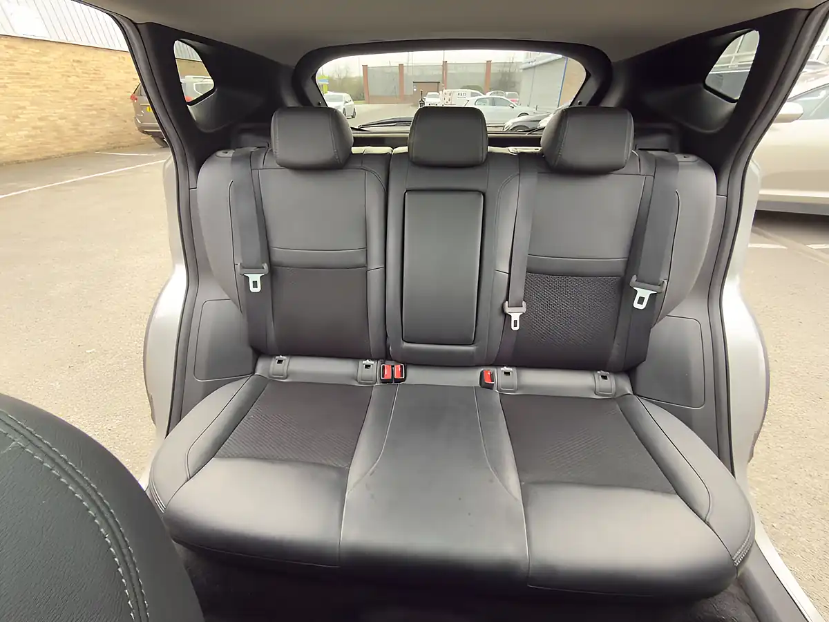 Used 2017 Nissan Qashqai Tekna Silver - Interior and Exterior details 20