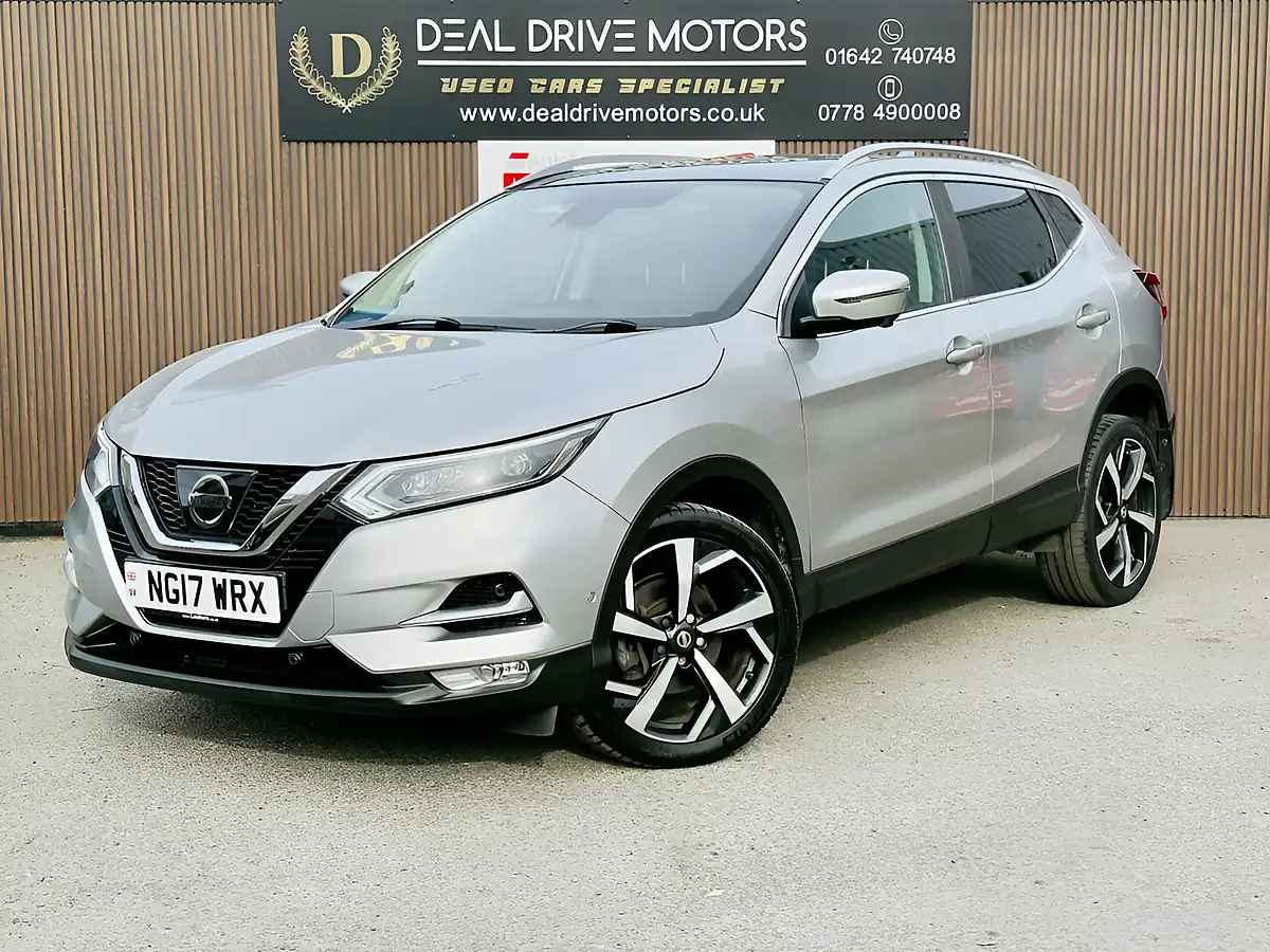 Used 2017 Nissan Qashqai Tekna Silver - Interior and Exterior details 3