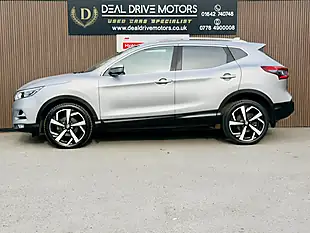 Used 2017 Nissan Qashqai Tekna Silver - Interior and Exterior details 4