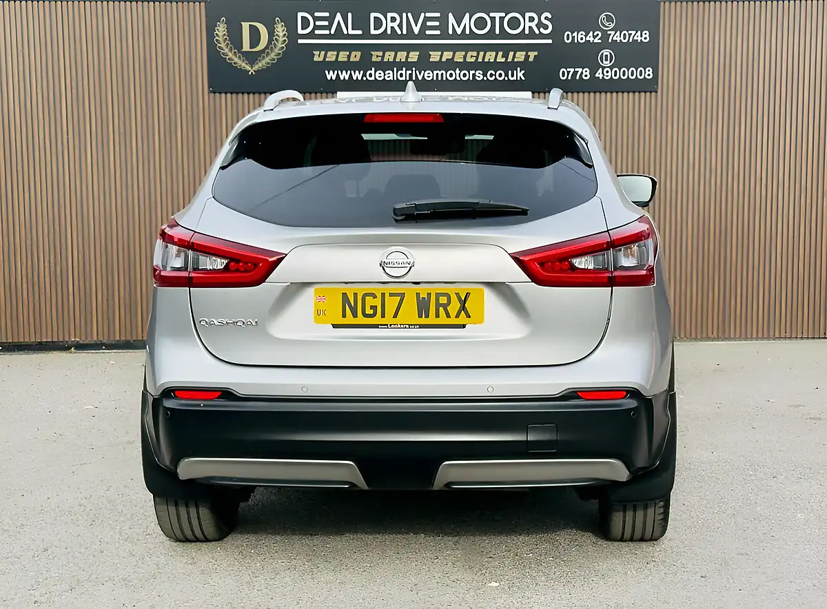 Used 2017 Nissan Qashqai Tekna Silver - Interior and Exterior details 6