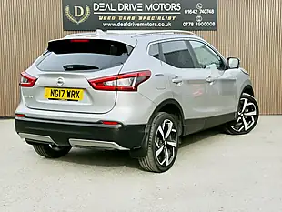 Used 2017 Nissan Qashqai Tekna Silver - Interior and Exterior details 7