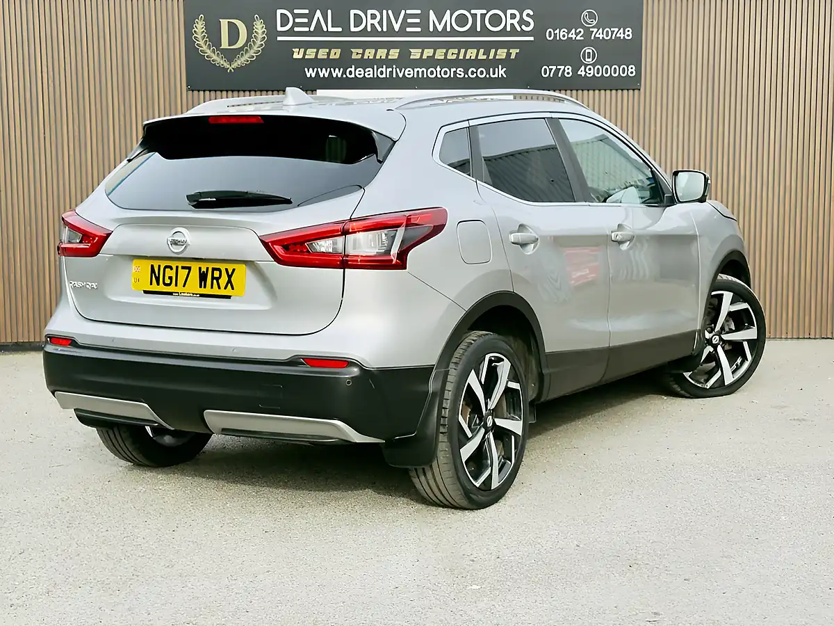 Used 2017 Nissan Qashqai Tekna Silver - Interior and Exterior details 7
