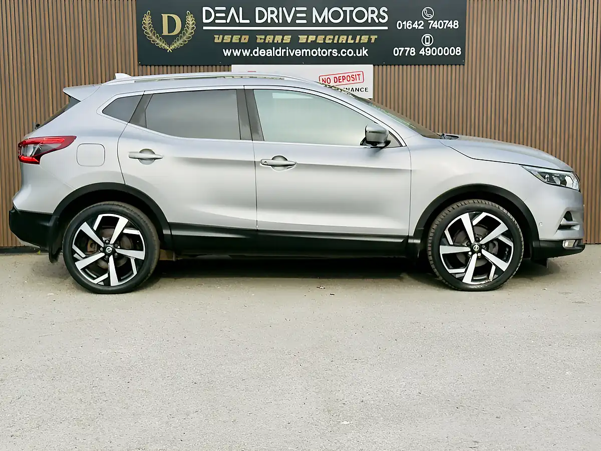 Used 2017 Nissan Qashqai Tekna Silver - Interior and Exterior details 8