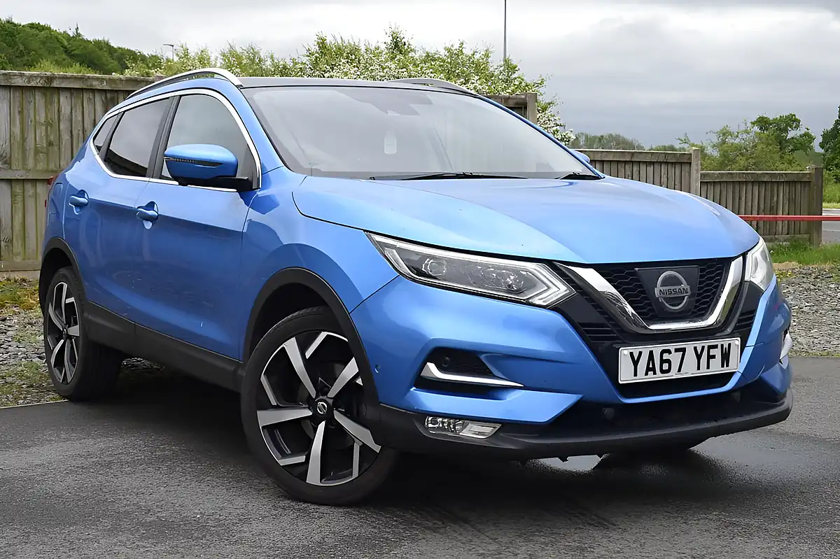 Used 2017 Nissan Qashqai Tekna Vivid Blue - Front View