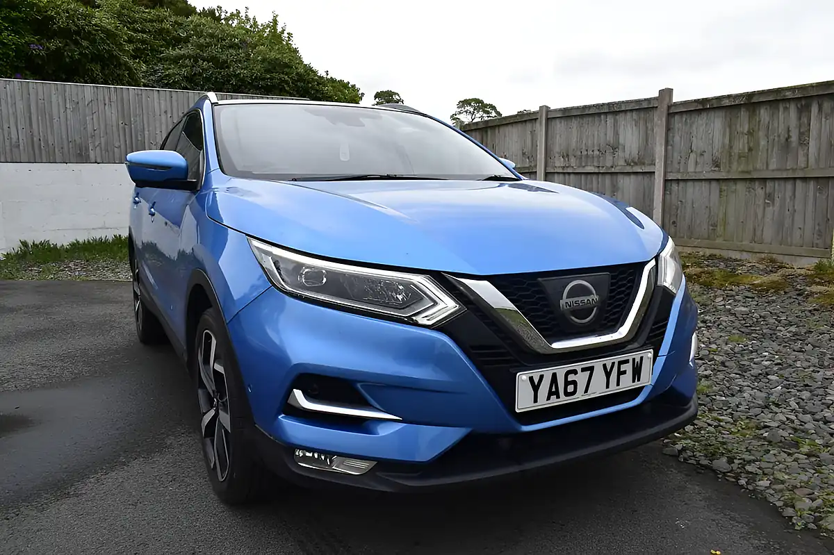 Used 2017 Nissan Qashqai Tekna Vivid Blue - Interior and Exterior details 13