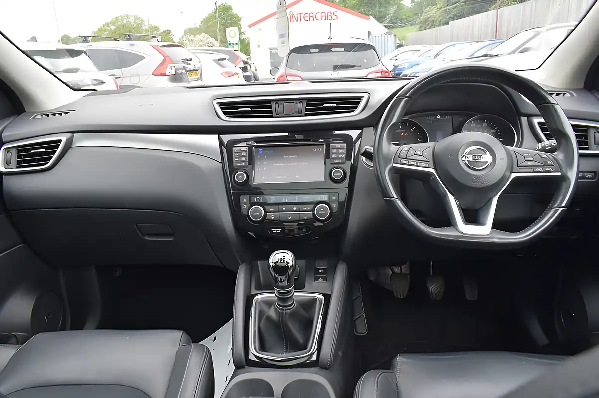 Used 2017 Nissan Qashqai Tekna Vivid Blue - Interior and Exterior details 14