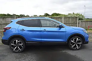 Used 2017 Nissan Qashqai Tekna Vivid Blue - Interior and Exterior details 15