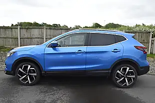 Used 2017 Nissan Qashqai Tekna Vivid Blue - Interior and Exterior details 18